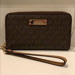 NWOT MICHAEL KORS WRISTLET
